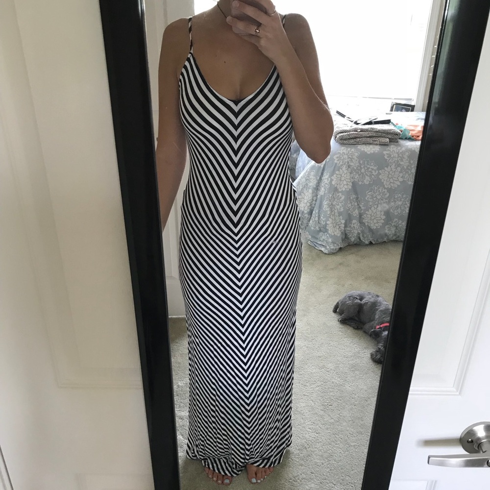 MOSSMO Black and White Maxi Dress